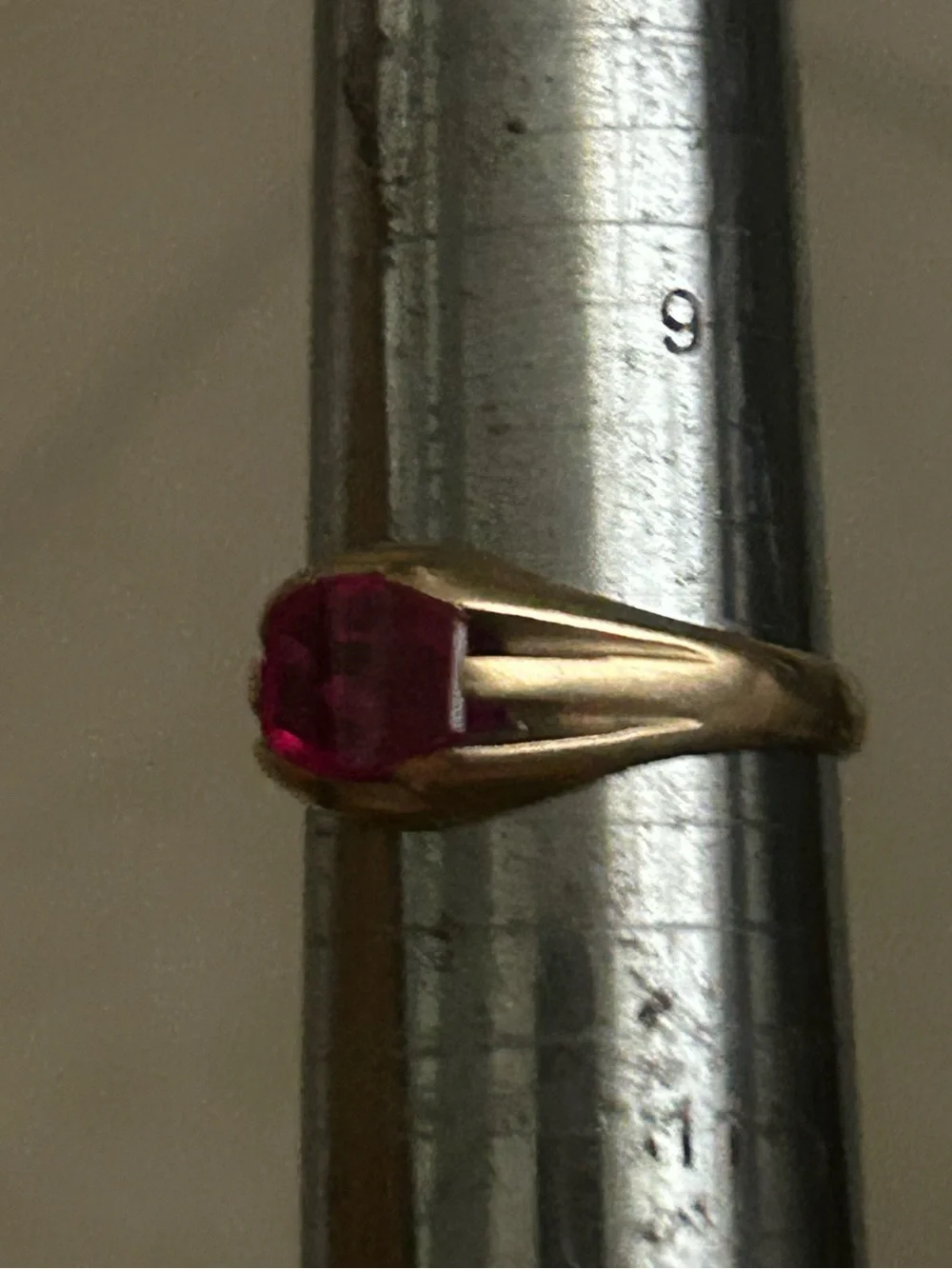 Vintage 10K yellow gold simulated lab created pink sapphire or ruby ring size 10